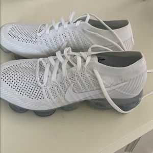 Nike white vapormax,lightly used